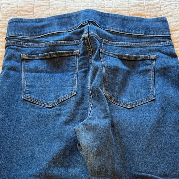Old Navy Women's Skinny Jeans - Picture 2 of 6